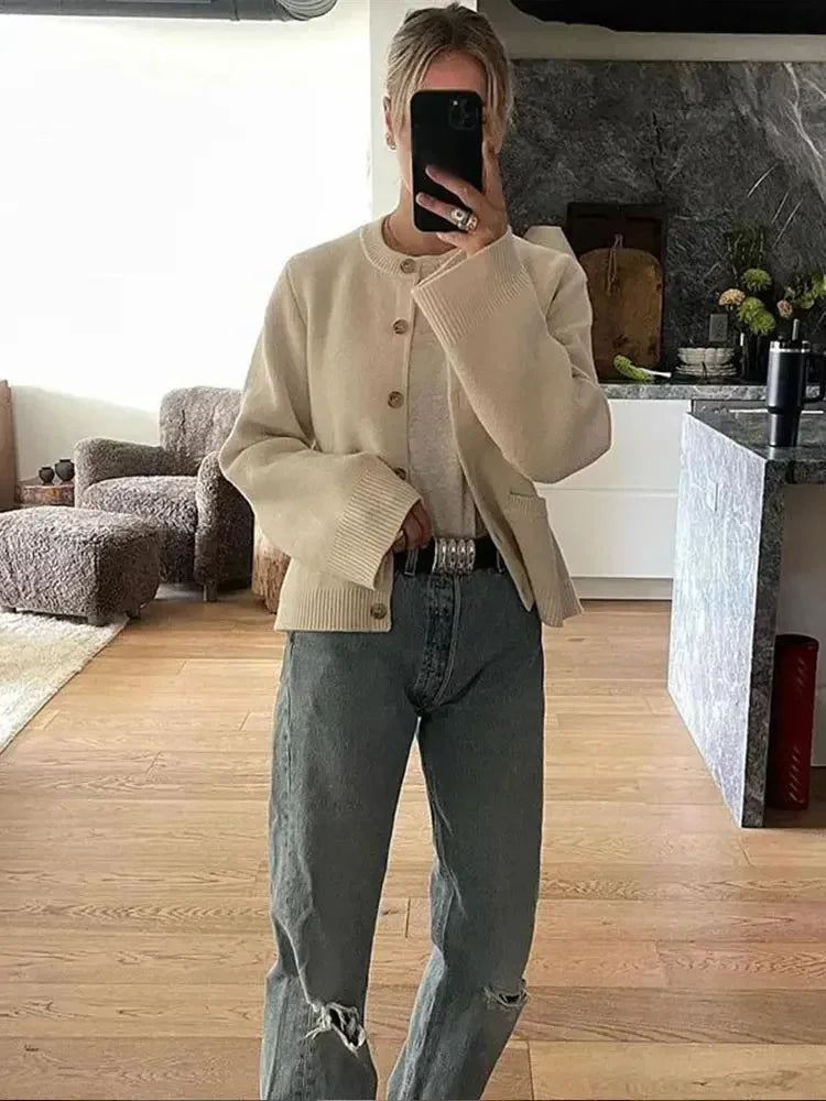 Women's button-up cardigan with long sleeves, made from soft knit fabric, featuring a classic design and comfortable fit.