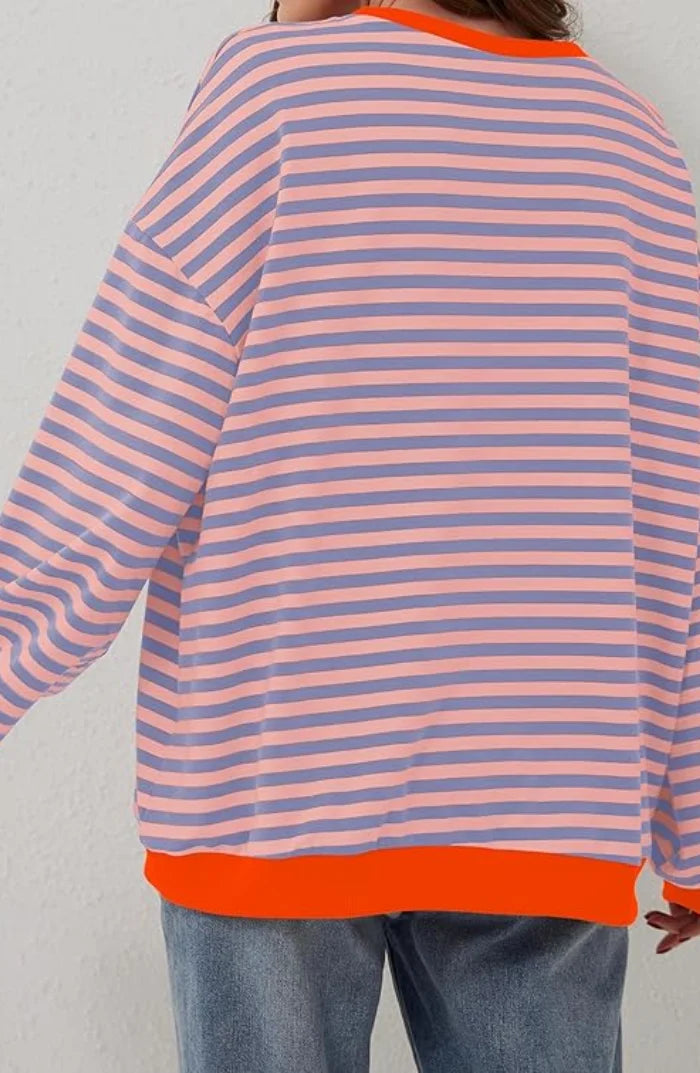 Casual women's striped sweater in soft knit, featuring a relaxed fit and long sleeves, perfect for everyday wear.