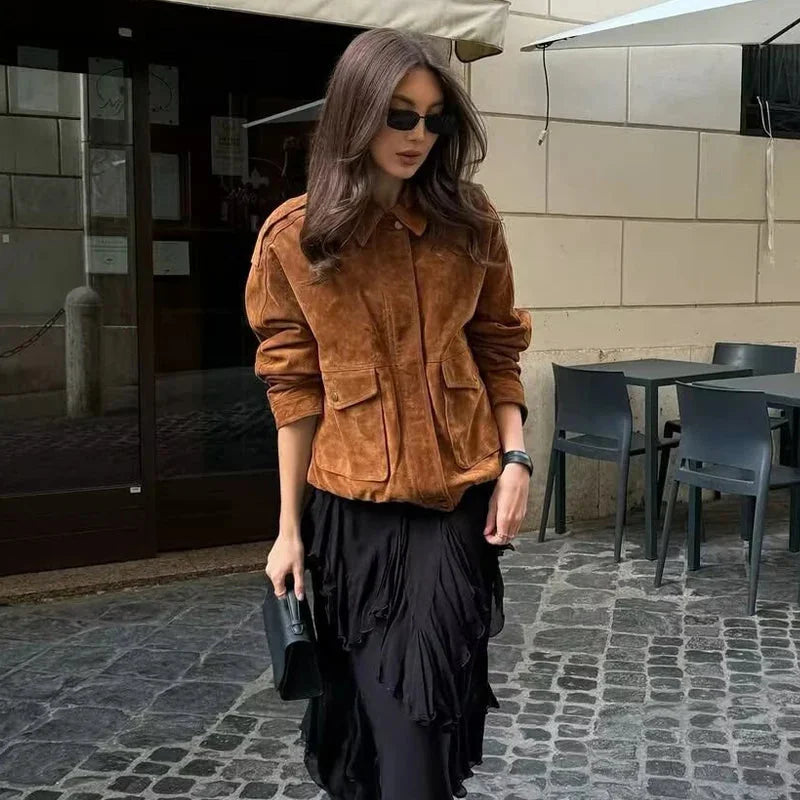 Women's casual zip-up bomber jacket in soft fabric, featuring side pockets and a relaxed fit for everyday wear.