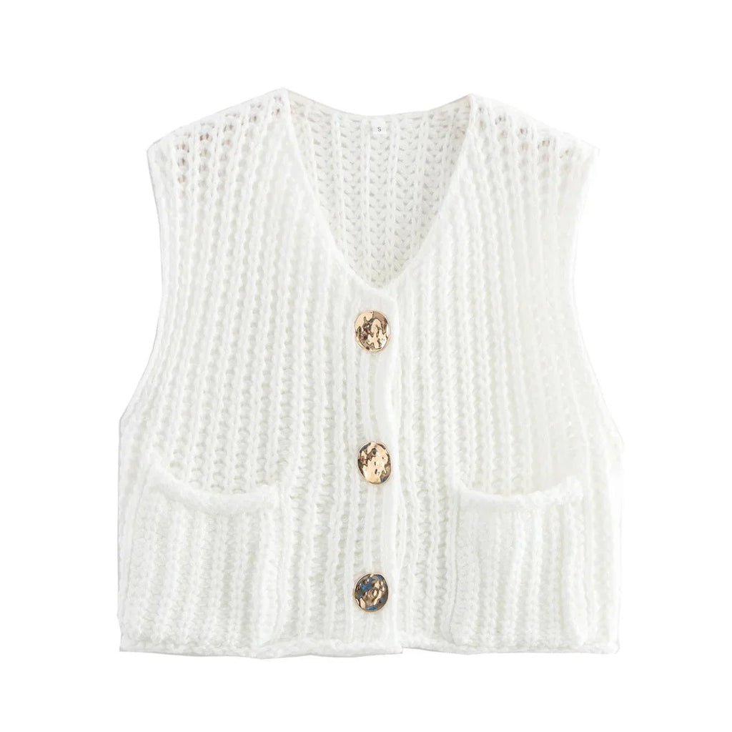 Women's chunky knit vest with pockets, made of soft, warm yarn featuring a relaxed fit and textured knit pattern.