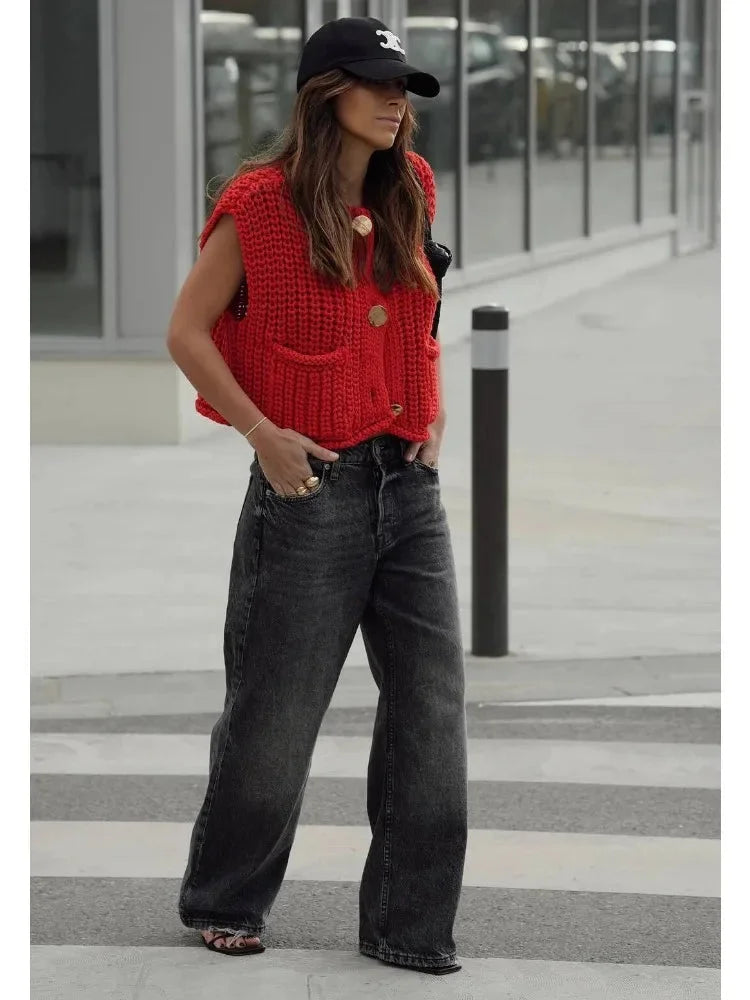 Women's chunky knit vest with pockets, crafted from cozy yarn, featuring a relaxed fit and textured design for added warmth.