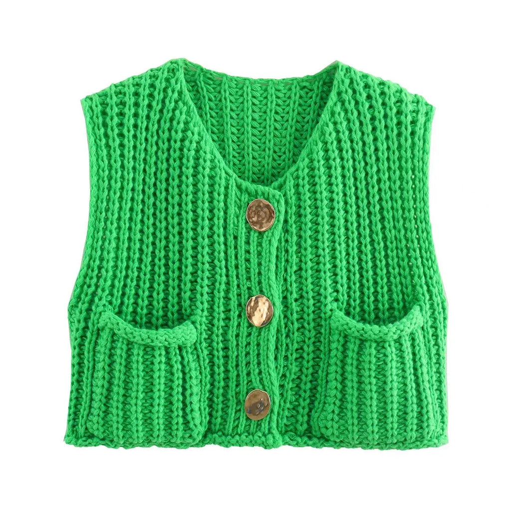 Cozy women's chunky knit vest with pockets, featuring a relaxed fit and thick yarn for warmth and comfort.