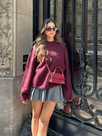 Women's oversized sweater with round neck, made of soft knit fabric, featuring a relaxed fit and long sleeves for comfort.