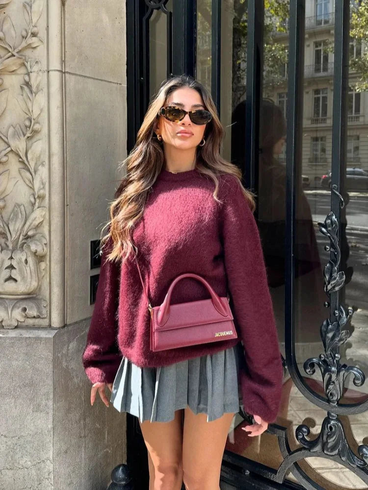 Women’s cozy oversized sweater with round neck, made from soft cotton blend, featuring ribbed cuffs and a relaxed fit.
