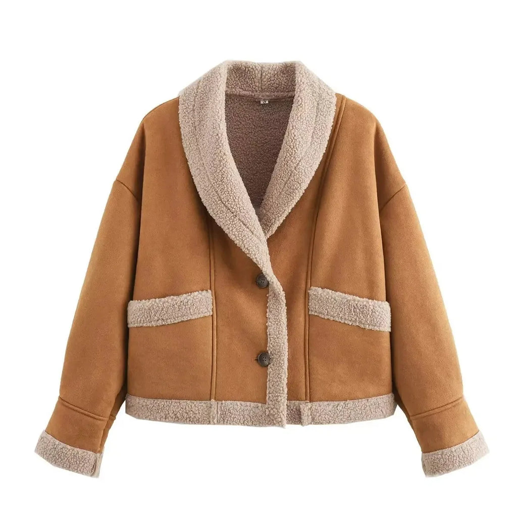 Women's oversized teddy coat made of soft fleece, featuring a wide collar and relaxed fit for comfort and warmth.