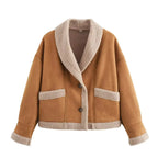 Women's oversized teddy coat made of soft fleece, featuring a wide collar and relaxed fit for comfort and warmth.