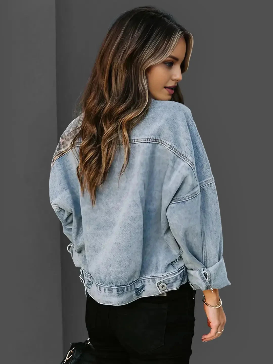 Women’s denim jacket featuring a leopard print accent, made from durable cotton with a classic cut and front pockets.