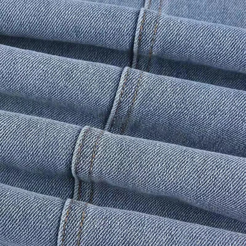 Women's flared jeans in denim with red star details and a flattering high-waisted design for a stylish casual look.