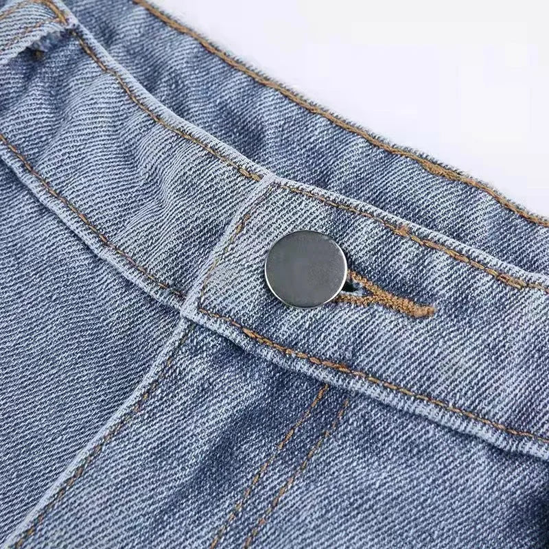 Women's flared jeans made of denim featuring red star detail and a classic high-waisted fit for a stylish, casual look.