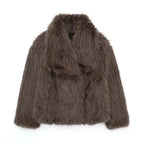 Women’s fluffy jacket with an oversized collar, made from soft fleece for warmth and comfort during cold weather.
