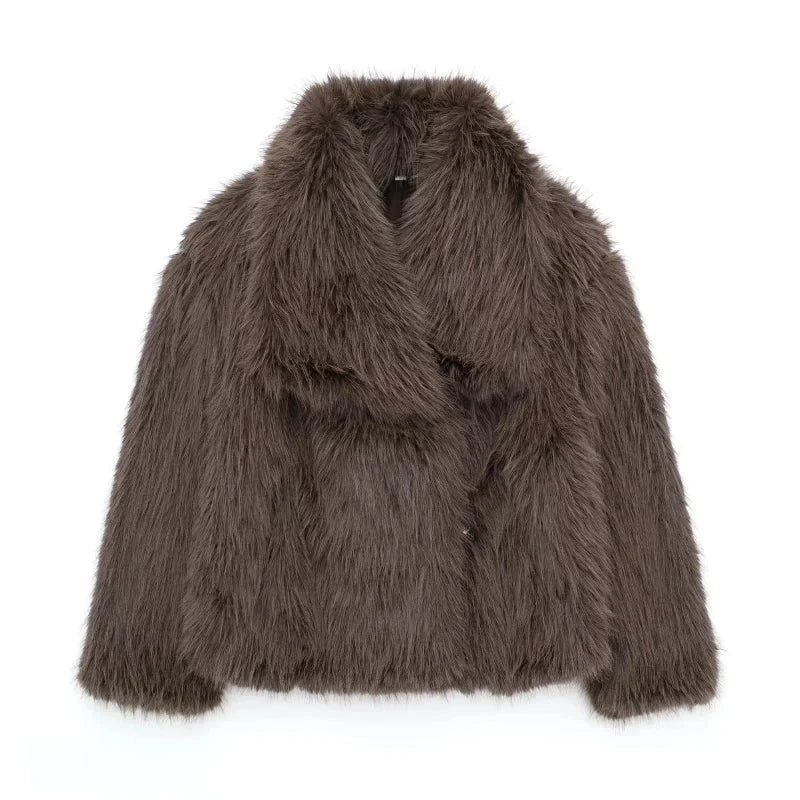 Women’s fluffy jacket with an oversized collar, made from soft fleece for warmth and comfort during cold weather.