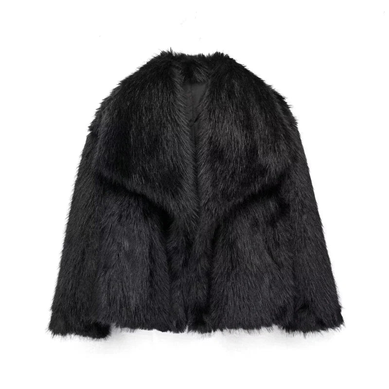 Women's fluffy jacket with oversized collar in soft fleece, featuring a cozy fit and button closure for warmth and style.