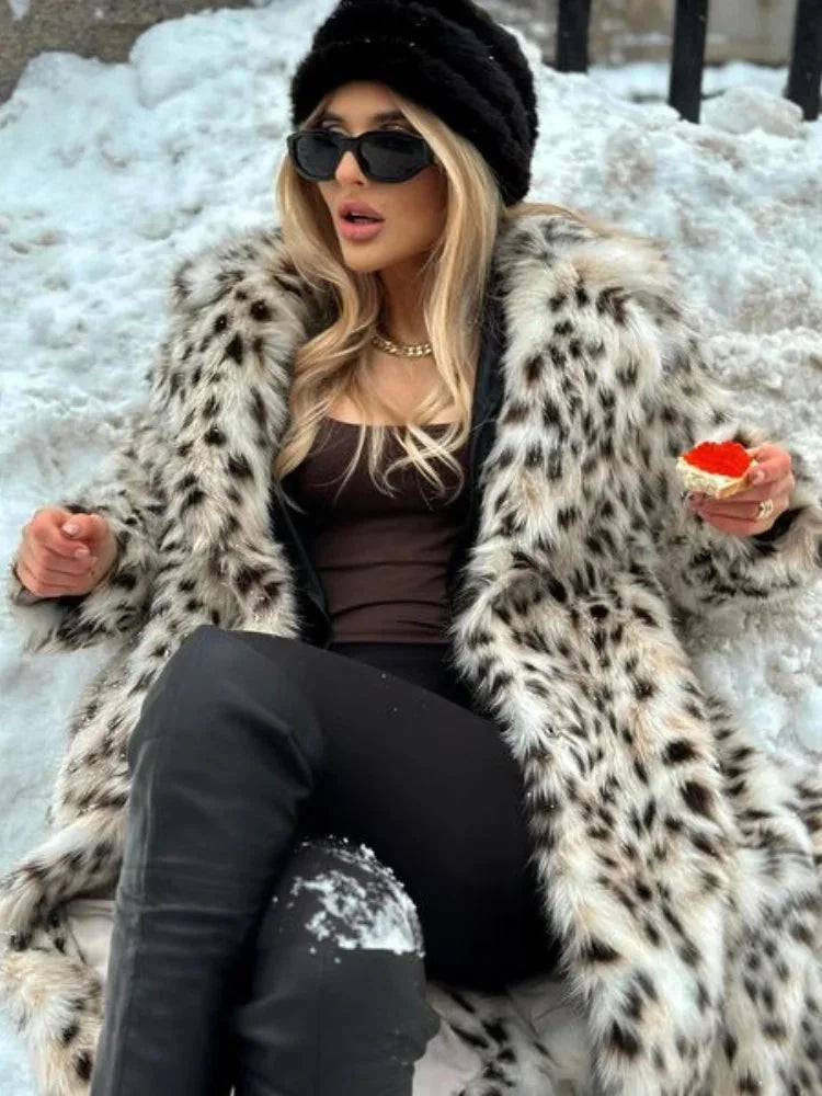 Women's full-length leopard print coat with collar, featuring a warm fabric and stylish design for a bold, fashionable look.