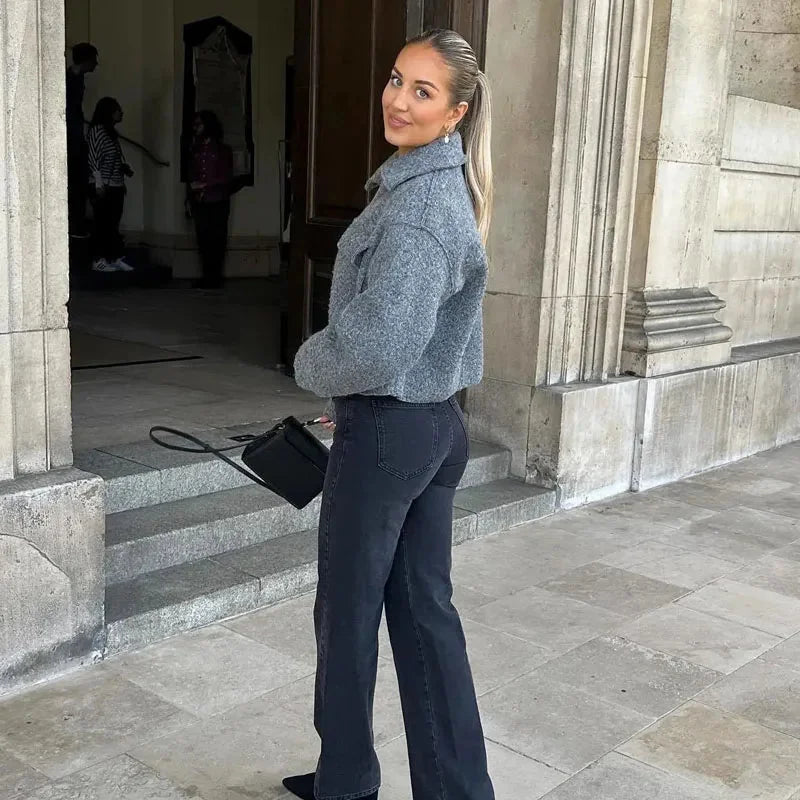 Women's grey cropped jacket with long sleeves, featuring a soft fabric and modern cut for a casual, stylish look.