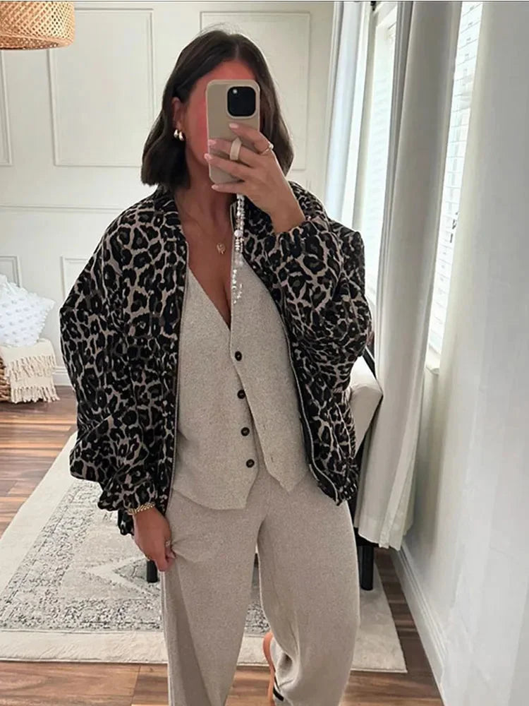 Women’s leopard print bomber jacket in soft fabric, featuring ribbed cuffs and a zip closure for a stylish, casual look.