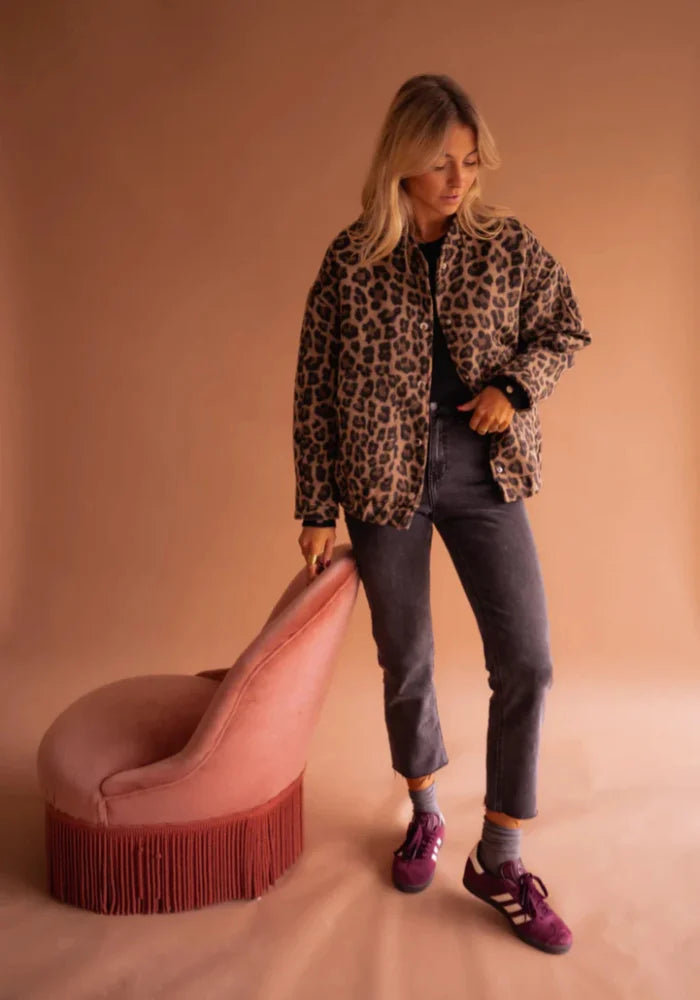 Women's leopard print button-up jacket made of soft fabric with classic collar and front pockets, perfect for casual wear.