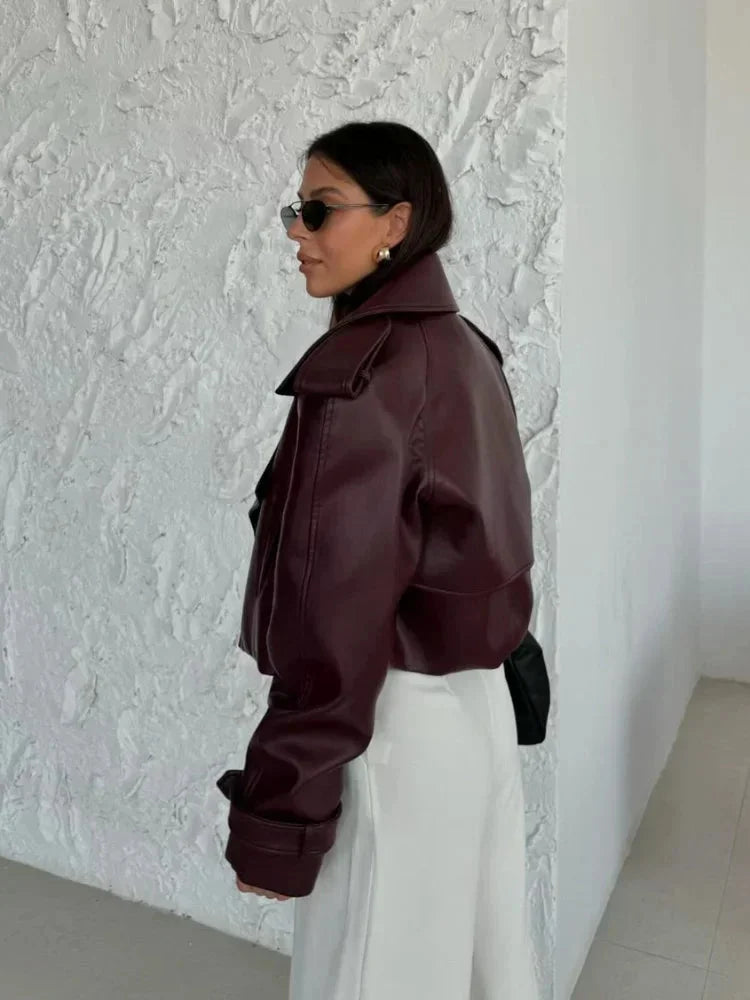 Women's oversized burgundy jacket featuring wide lapels, made from soft fabric for a relaxed fit and stylish layering.