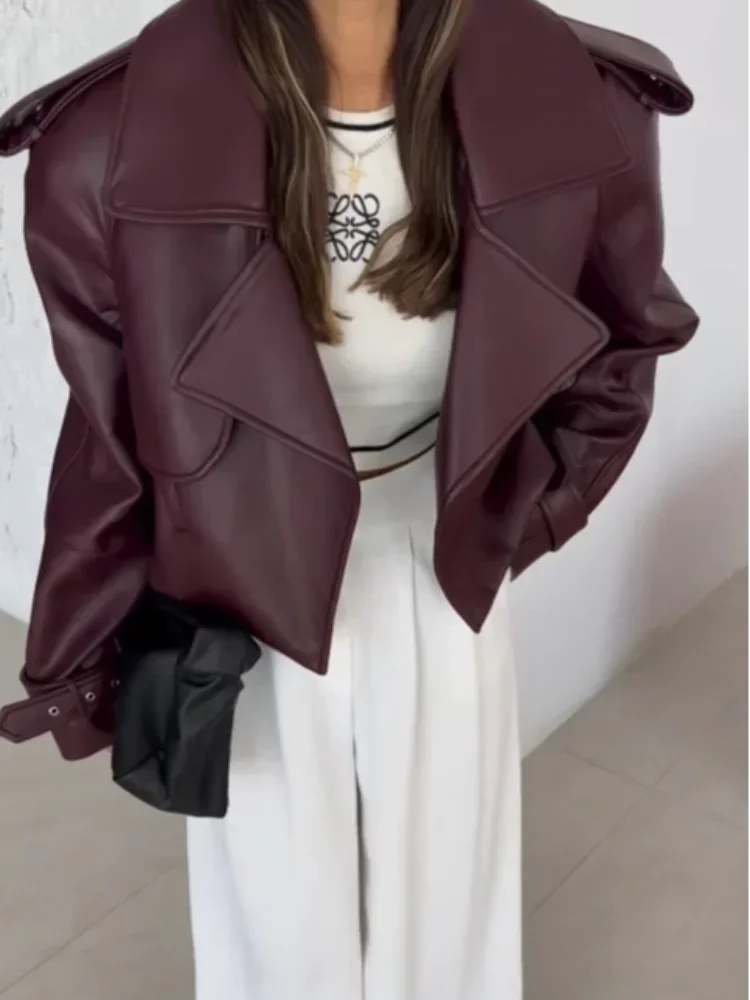 Women's oversized burgundy jacket featuring wide lapels, soft fabric, and a relaxed fit for everyday comfort.