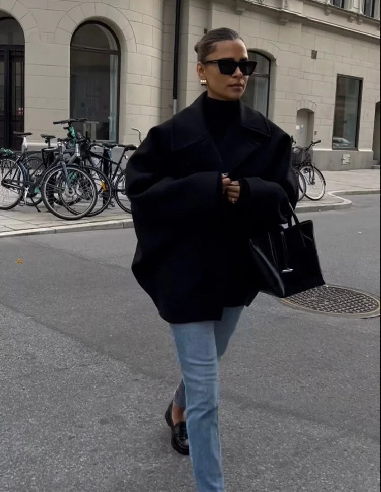 Women's oversized coat in soft fabric, featuring wide lapels, a button closure, and a relaxed silhouette for casual wear.