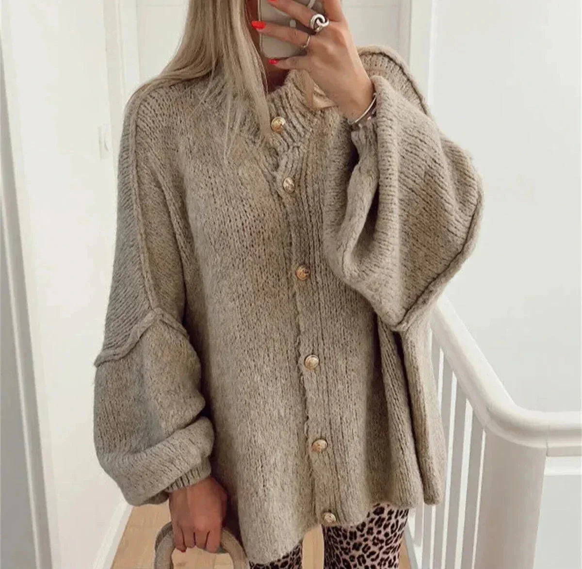 Women's oversized cozy pullover sweater in soft knit, featuring long sleeves and a relaxed fit for comfortable layering.