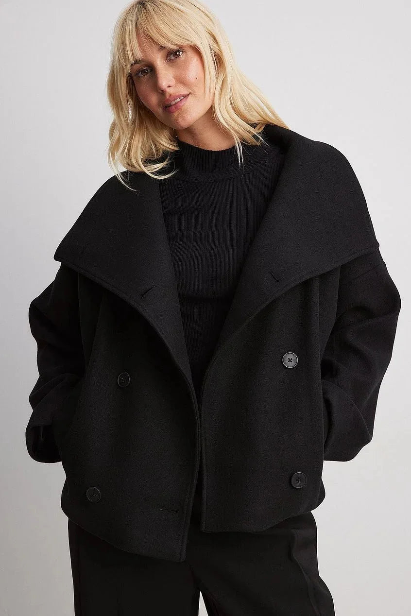 Women's oversized jacket featuring a structured design, crafted from soft cotton blend for comfort and a stylish, relaxed…