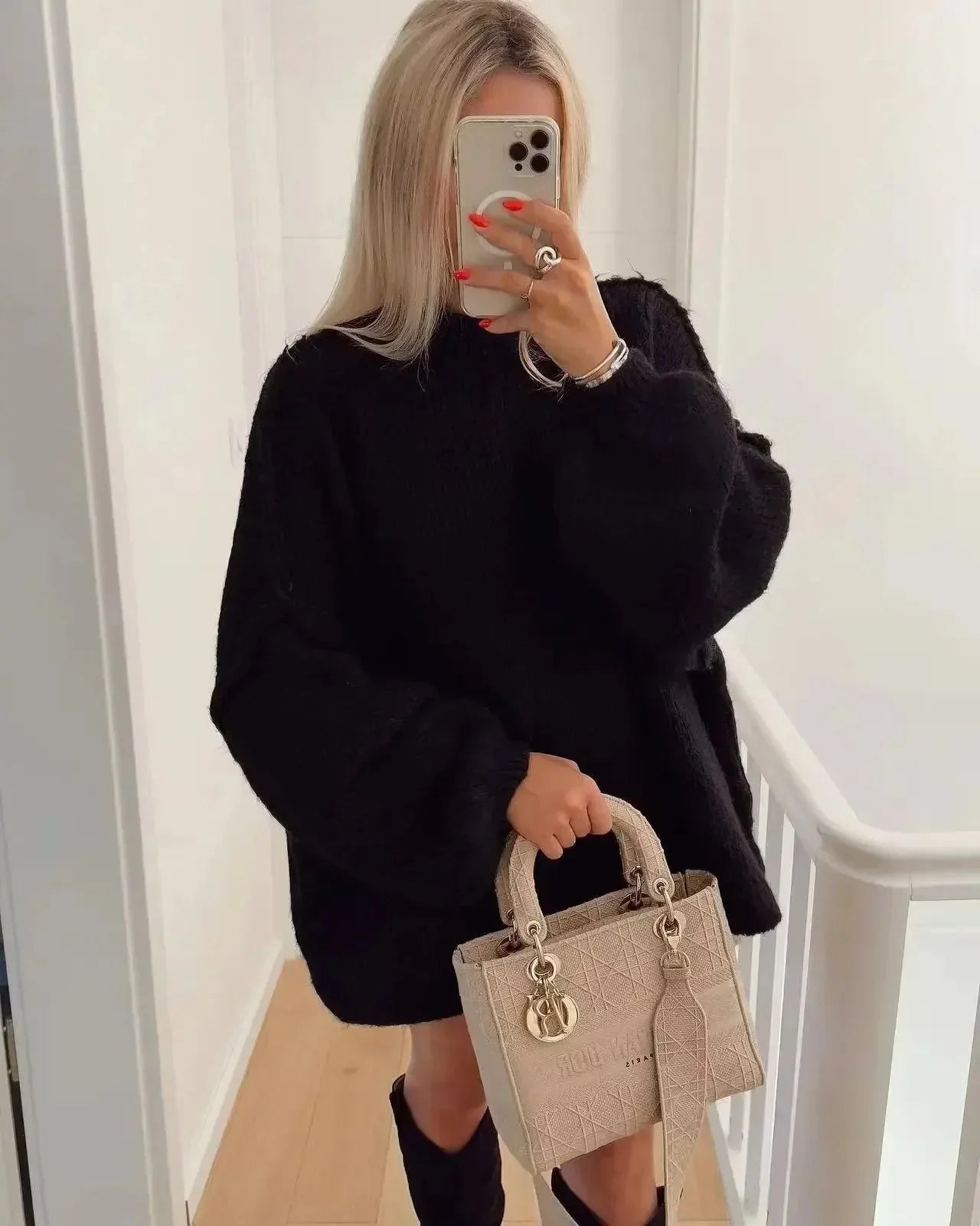 Women's oversized knit sweater in soft fabric featuring cozy balloon sleeves and a relaxed fit for comfortable wear.