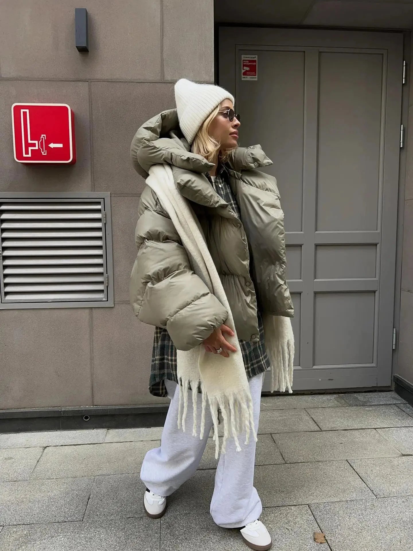 Women's oversized puffer coat with high collar, featuring a quilted design and water-resistant fabric for warmth and comfort.