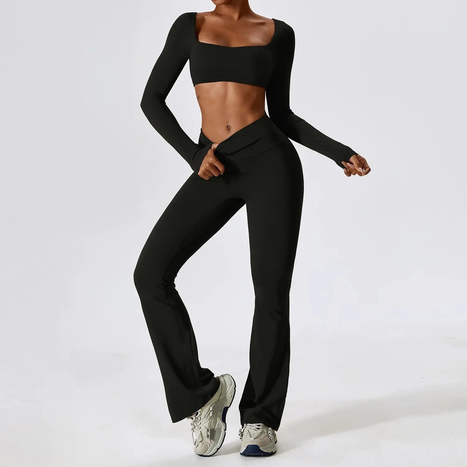 Women's seamless flare pilates set with long sleeves in soft fabric, featuring a comfortable fit and modern flare design.