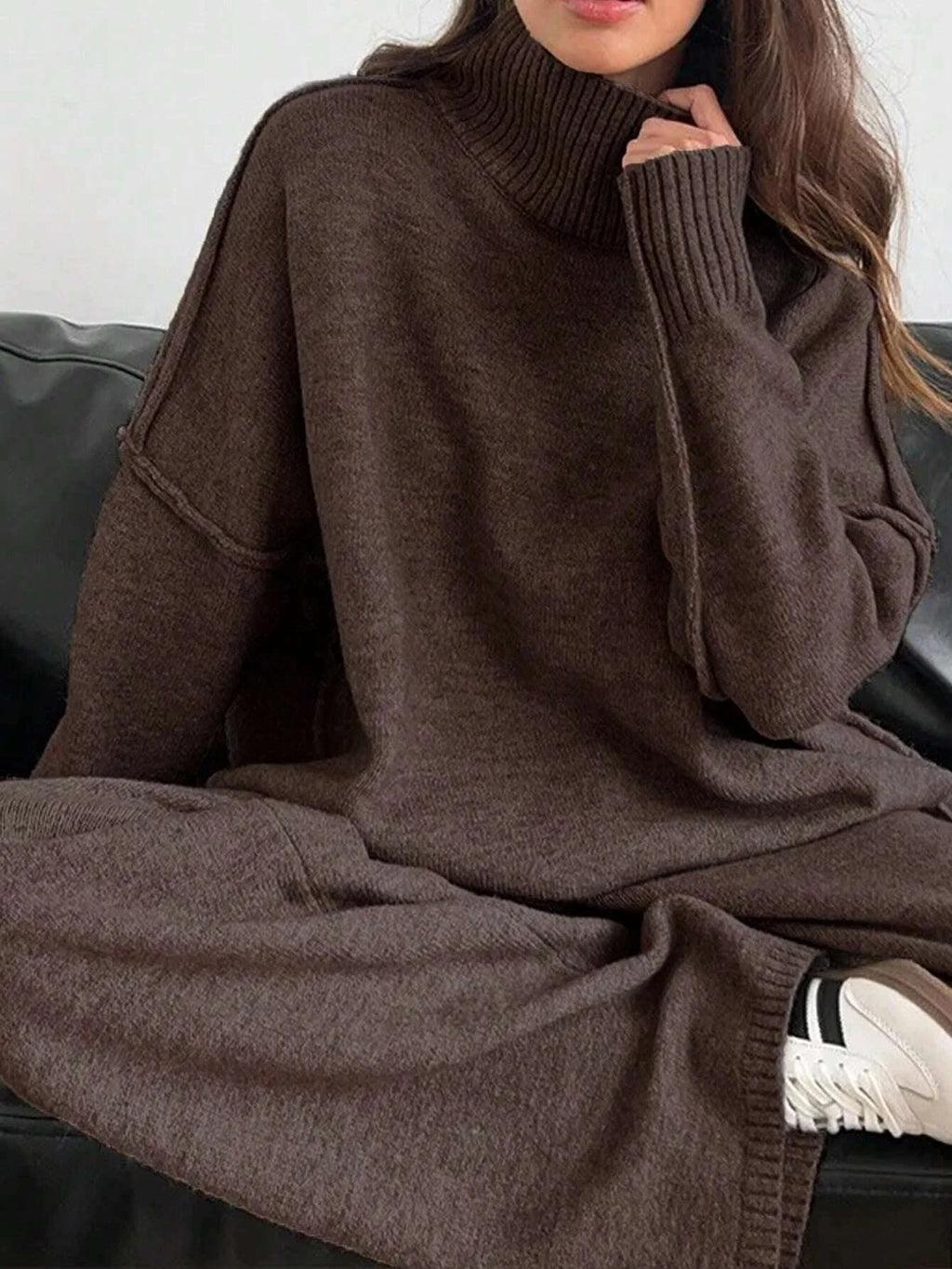 Women's relaxed fit turtleneck loungewear set made from soft cotton blend, featuring cozy long sleeves and elasticated…