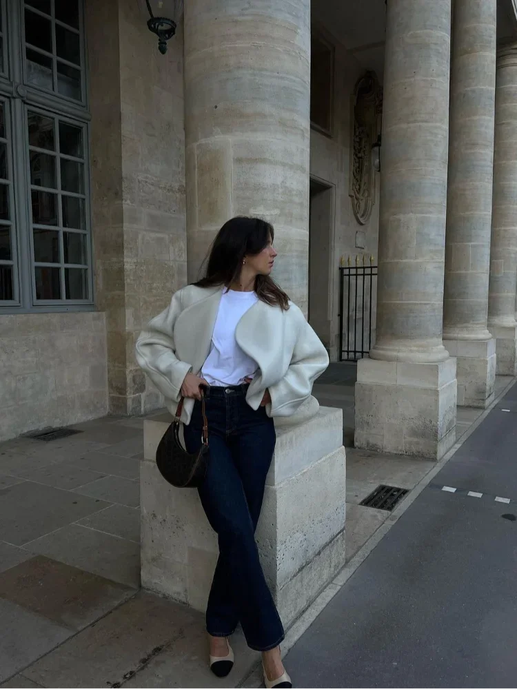 Women's white short coat featuring oversized sleeves, crafted from lightweight fabric with a relaxed fit for comfort.