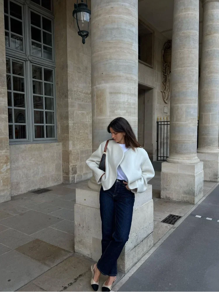 Women's white short coat made of soft fabric featuring oversized sleeves and a tailored fit for a modern look.