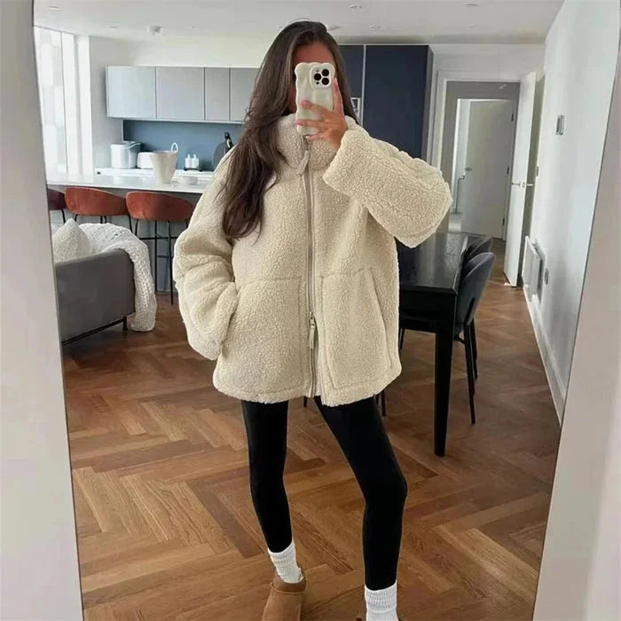 Women's zip-up fleece jacket with stand collar, made of soft, warm fleece, features two side pockets and a classic fit.
