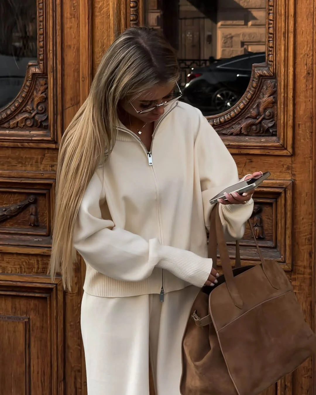 Women's cotton loungewear set featuring a zipper front and comfortable knitted fabric for relaxed home wear.